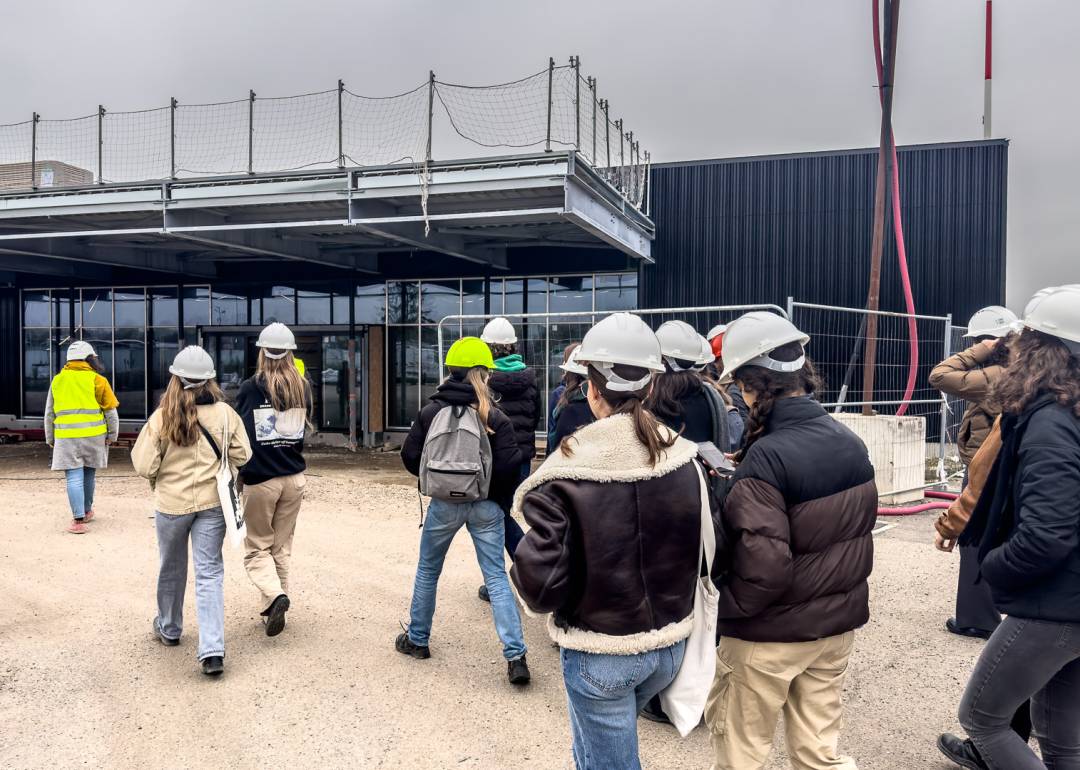 étudiants visitant un chantier