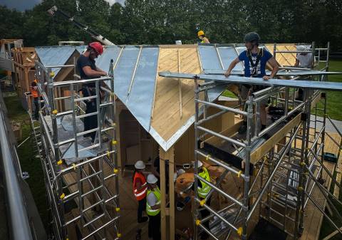 Illustration - ARCHI-FOLIES #6 - montage du pavillon 49